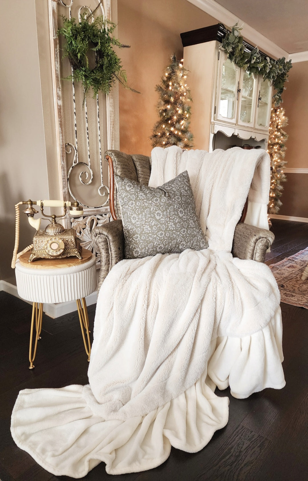 Luxury Faux Fur Blanket with Ruffles – Elegant & Cozy Beige Throw  50” x 60” (50” x 80” including ruffles)